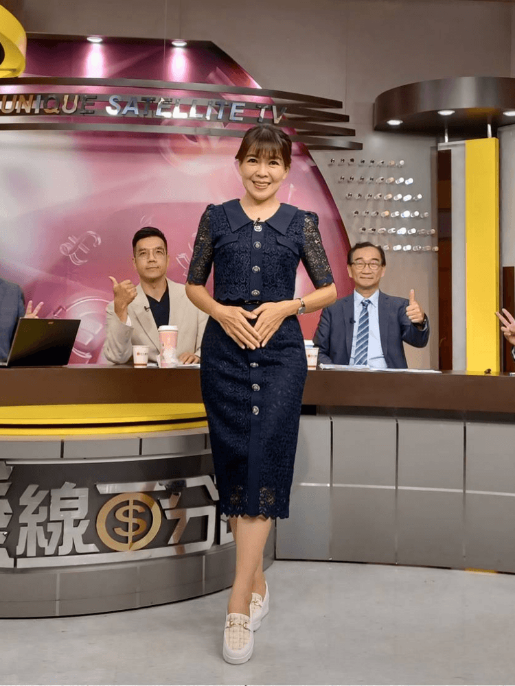劉祝華 於《錢線百分百》節目穿著 CKMU
