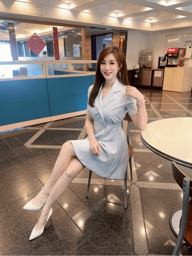 葉俞璘 於《小資理財藍圖》節目穿著 CKMU